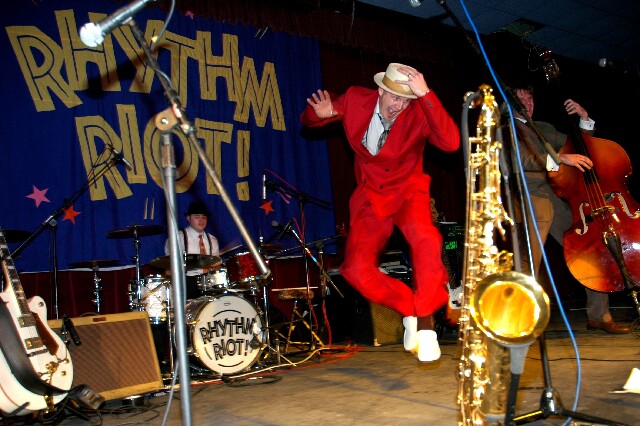 min 2005 11 27 riot 063